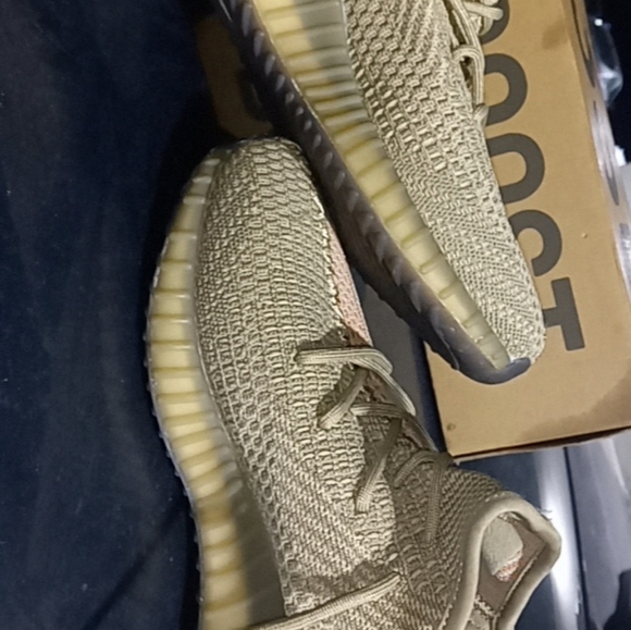 Yeezy boosts v2 - Picture 4 of 10